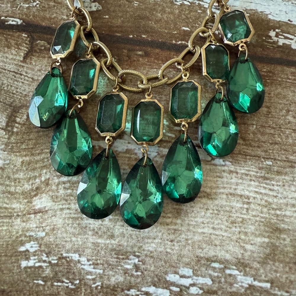 Elegant Gold and Green Statement Necklace - Picture 2 of 7